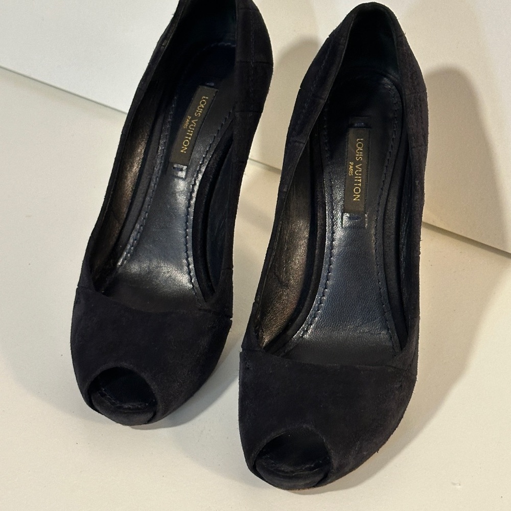 Louis Vuitton Black and Gold Peep-Toe Heels - Picture 12 of 16